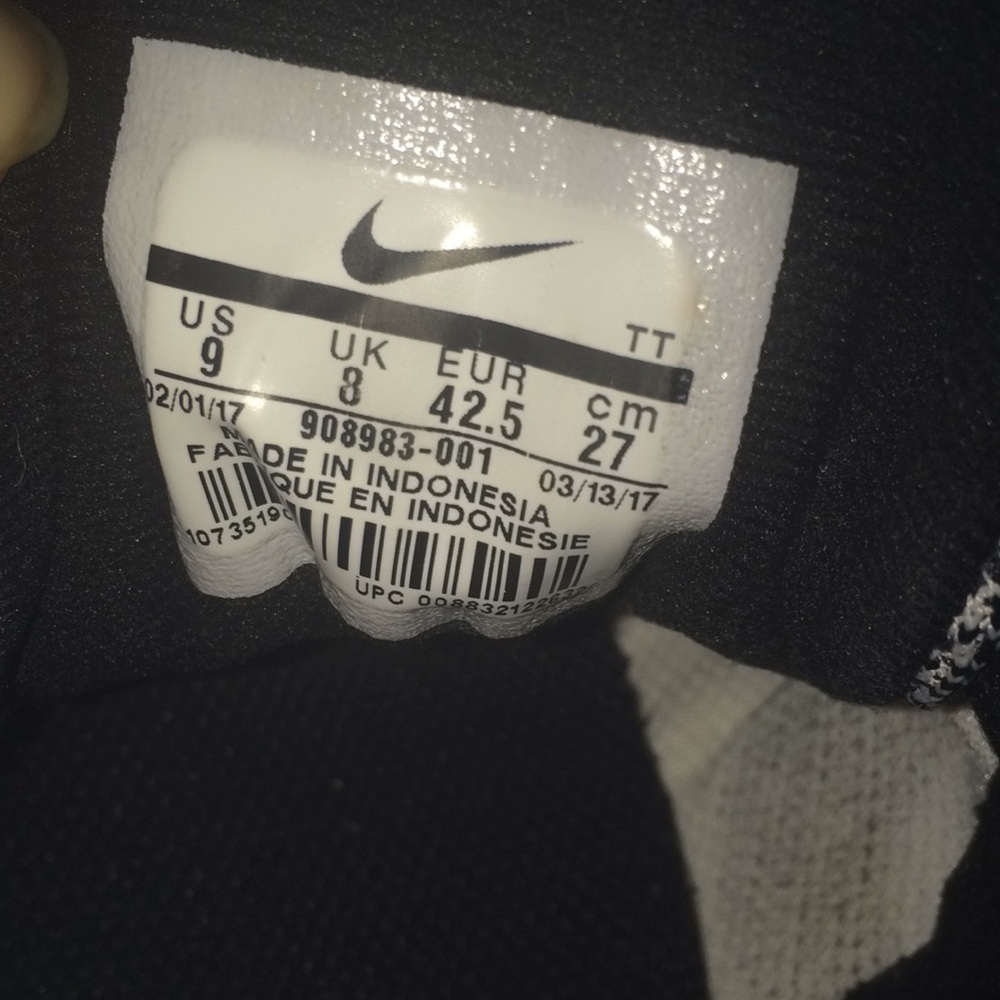 Nike tennis shoes - Picture 3 of 3